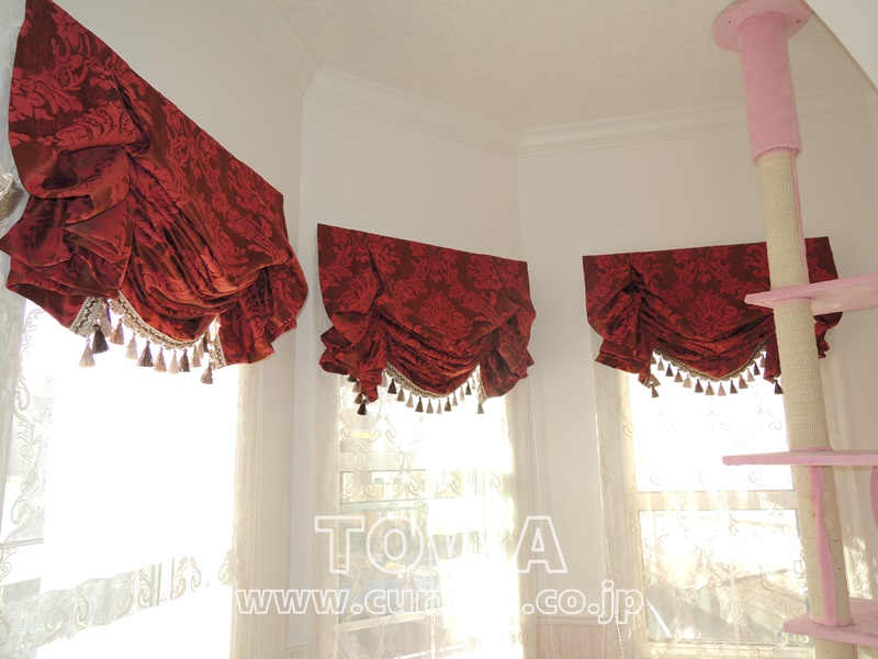 赤カーテン ゴージャス インテリア ゴージャスの極み！赤とゴールドのカーテン♪ - 素敵なカーテン